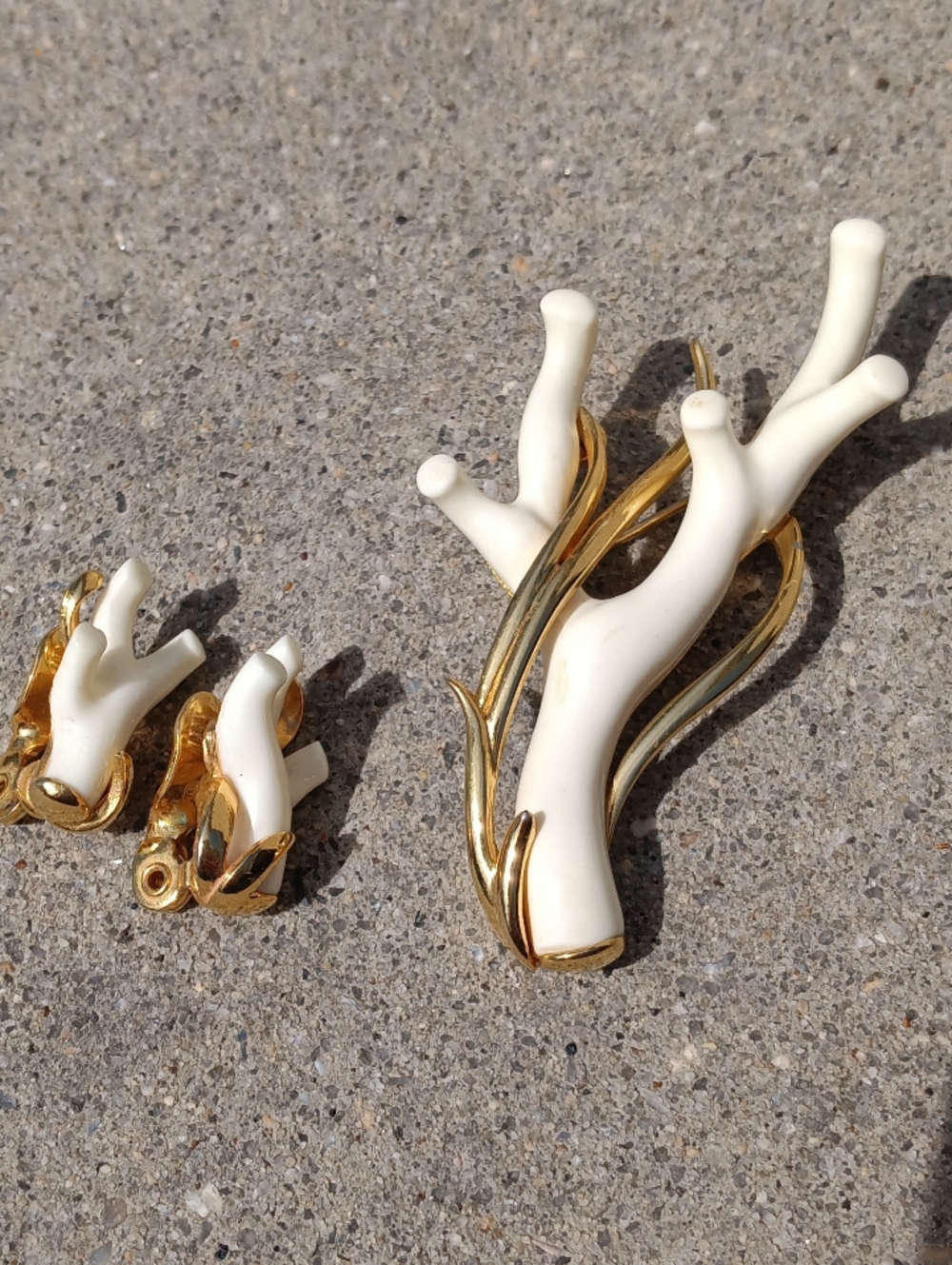 Vintage Monet Coral Branch White Gold Brooch Pin Earrings Lucite